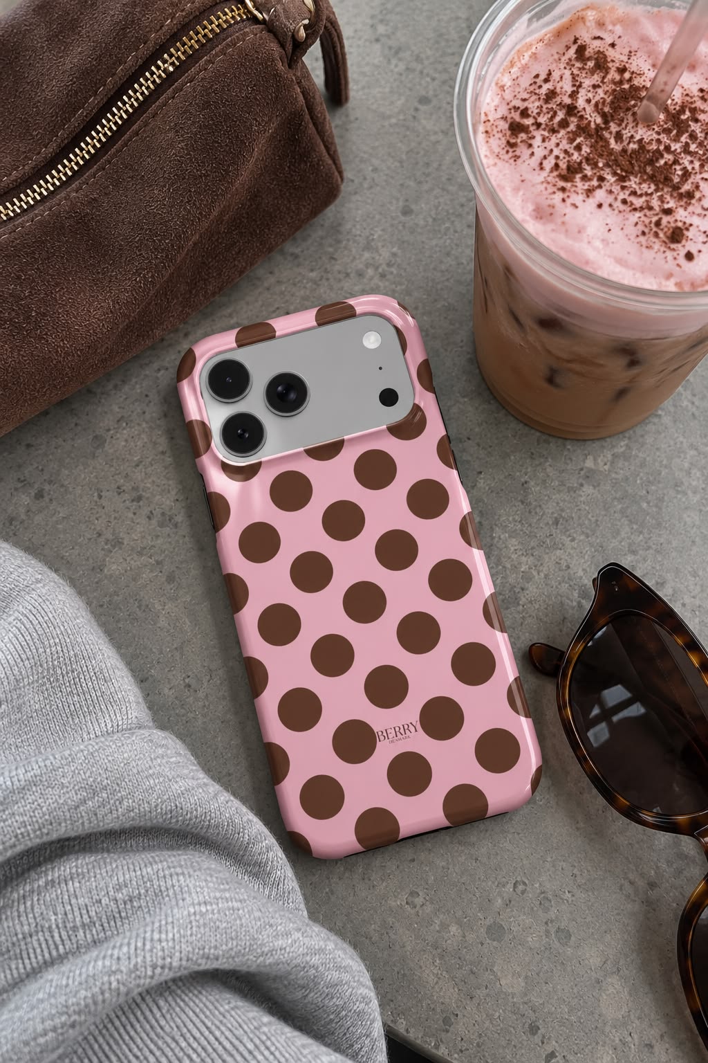 iPhone-deksel med kirsebærmotiv – Cherry Cocoa