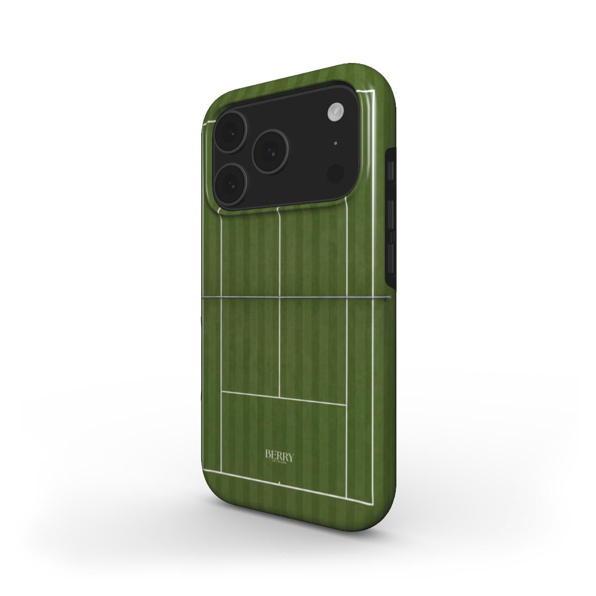 Trendy phone case featuring a stylish flerfarvet green tennis court design, blending sporty elegance with a beautiful feminine aesthetic.