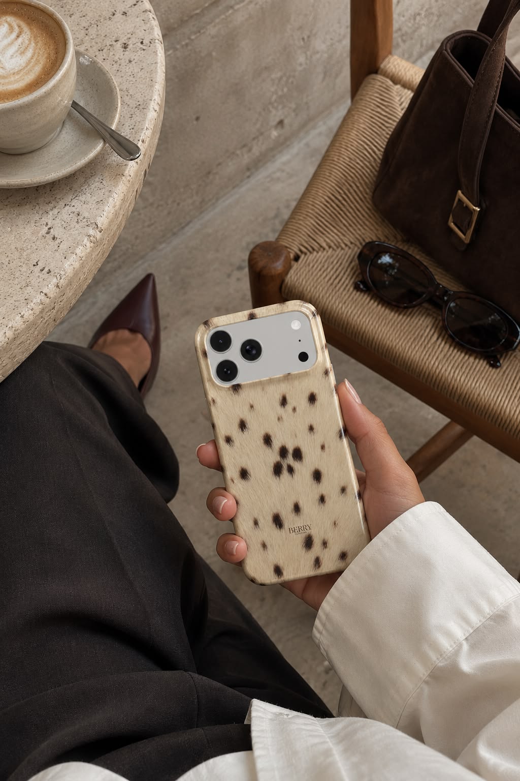 iPhone-skal med stilren design färg: brun – Soft Spot