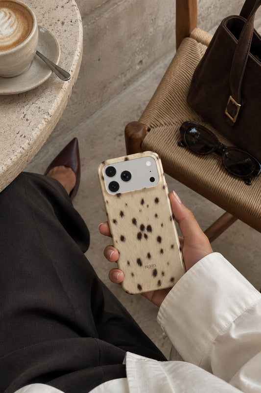 iPhone-deksel med stilrent design farge: brun – Soft Spot